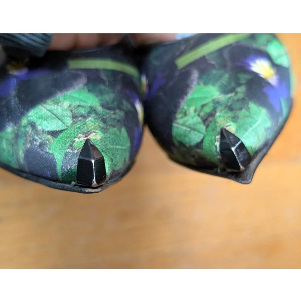 Givenchy Floral Satin Pumps Metal Toe Cap Pointed Heels Italy 36.5 - Picture 9 of 9